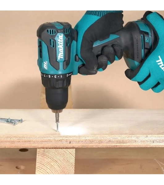 Дрель-шуруповерт Makita DDF490SF1J, 18 В, 3 Ач, 50 Нм, бесщеточный