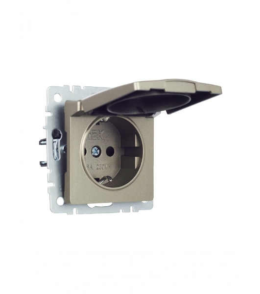 Розетка 1-местная BRITE IEK РСбш10-3-БрШ (BR-R16-16-K37) с заземлением, с защитными шторками и крышкой, 16А, IP20, шампань