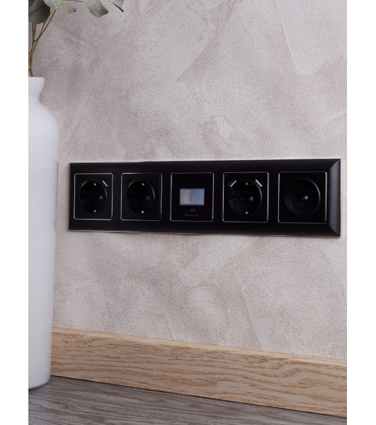 Рамка 5-местная IEK BRITE РУ-5-Бр DECOR 3D-форма хром/черный