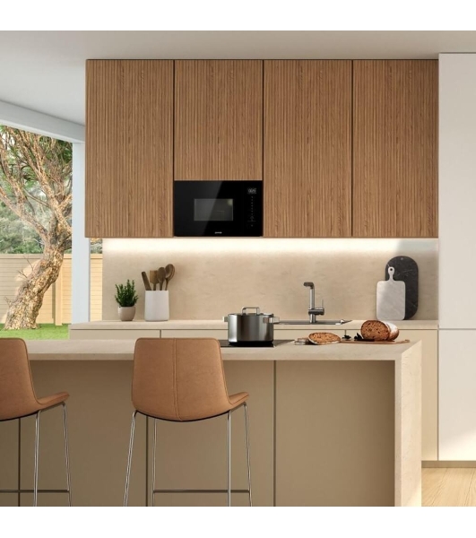 Встраиваемая микроволновая печь Gorenje BM201SG3BG, 20 л, 5 уровней мощности, 8 автопрограмм, сенсорное управление, дисплей, гриль, поворотный стол, AquaClean, автоменю черный