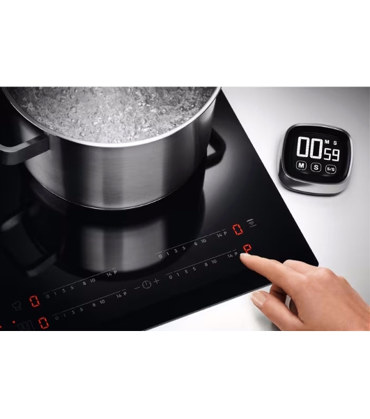 Индукционная варочная панель Electrolux LIL61424C черный