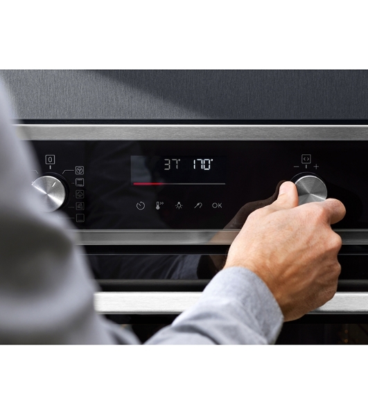 Встраиваемый духовой шкаф Electrolux COF6P76BX, Духовой шкаф электрический с конвекцией, объем 65 л, утапливаемые переключатели, 9 режимов, автопрограммы, очистка пиролитическая, 3 стекла в дверце, направляющие проволочные + телескопические (1 уровень)