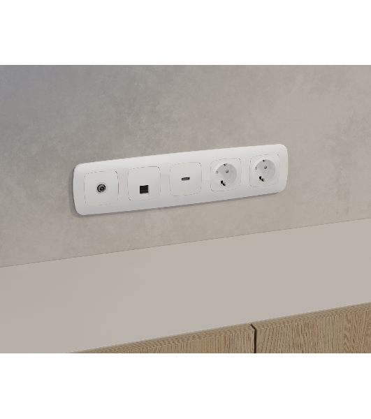 Комплект механизма компьютерной розетки RJ-45 экранированной с автоматической защитной шторкой OMEGA Белый глянец QUANT (OP1120, VM185) MO112005