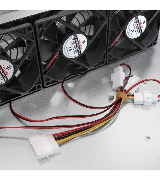 Серверный корпус ExeGate Pro EX293178RUS 2U550-HS08 RM 19', высота 2U, глубина 550, БП 1U-900ADS, 8xHotSwap, USB