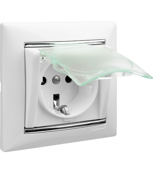 Розетка Legrand Valena 774220 влагозащищенная IP44 с заземлением с крышкой и защитными шторками (белая)