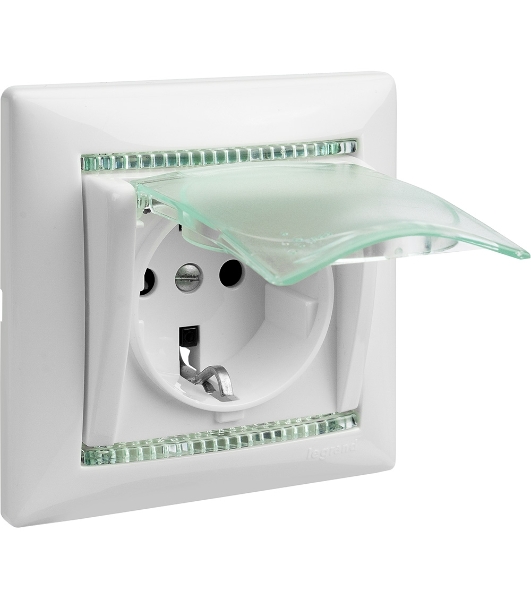 Розетка Legrand Valena 774220 влагозащищенная IP44 с заземлением с крышкой и защитными шторками (белая)
