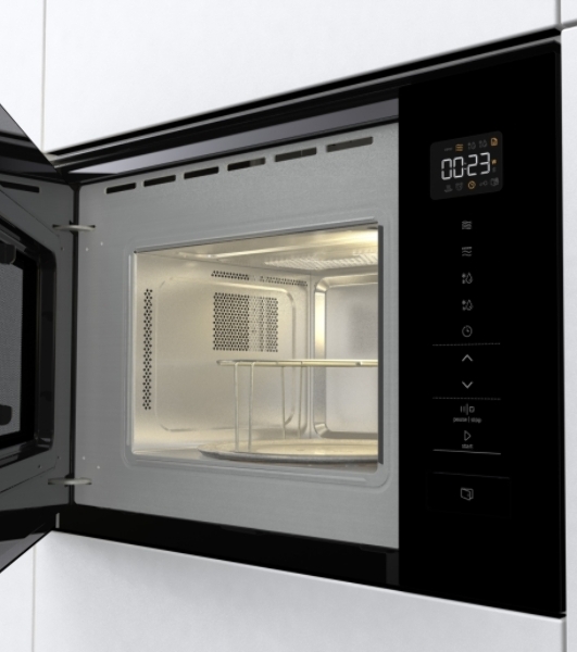 Встраиваемая микроволновая печь Gorenje BM201SG3BG, 20 л, 5 уровней мощности, 8 автопрограмм, сенсорное управление, дисплей, гриль, поворотный стол, AquaClean, автоменю черный