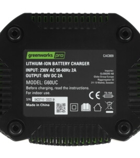 Зарядное устройство GreenWorks 60V (2932007)'Зарядное устройство Greenworks (модель) - используется для заряда аккумуляторных батарей Гринворкс 60 вольт на 2 А/ч,4 А/ч и 6 А/ч.Время зарядки данных аккумуляторов составляет: 2 А/ч = 60 минут; 4 А/ч = 120 минут.Зарядка оснащается системой автоматического отключения при достижении максимального заряда батареи для сохранения рабочих характеристик Li-Ion, а также специальным чипом, который защищает батарею от перегрева. Эти современные системы интеллектуального заряда обеспечивают сохранность дорогостоящего лития от преждевременной потери своих свойств и обеспечивают максимально возможный срок службы батареи. Для устойчивости зарядка имеет прорезиненные ножки. Для крепления на стену есть специальная проушина. На корпусе зарядки присутствую индикаторы заряда. Питание зарядного устройства осуществляется от сети 230 вольт переменного тока 50-60 Гц, 1,9 Ампер.Преимущества модели: Совместимость с аккумуляторами Greenworks 60V; Чип для защиты от перегрева