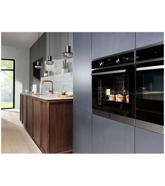 Встраиваемый духовой шкаф с паром Electrolux EOD5F71Z 60 см, каталитическая очистка, 72 л, 8 режимов, черный, направляющие проволочные + телескопические (1 уровень)
