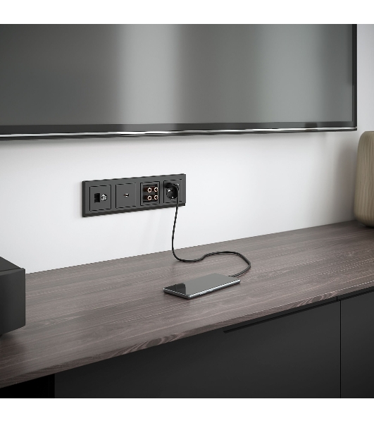 Розетка с заземлением, шторками и USB тип A+C (черный)