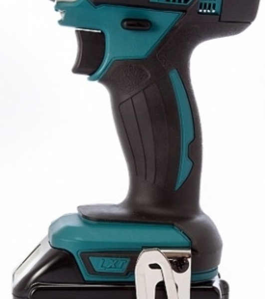 Гайковерт аккумуляторный Makita DTD152RMEуд 18В 2х4А·ч LI-ION 0-3500об/м 1/4'' 1.3кг 165Нм