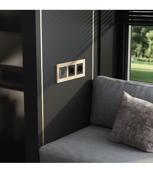 Рамка на 3 поста  AluMax (шампань) W0033511