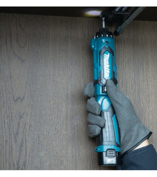 Отвертка аккумуляторная Makita DF012DSE