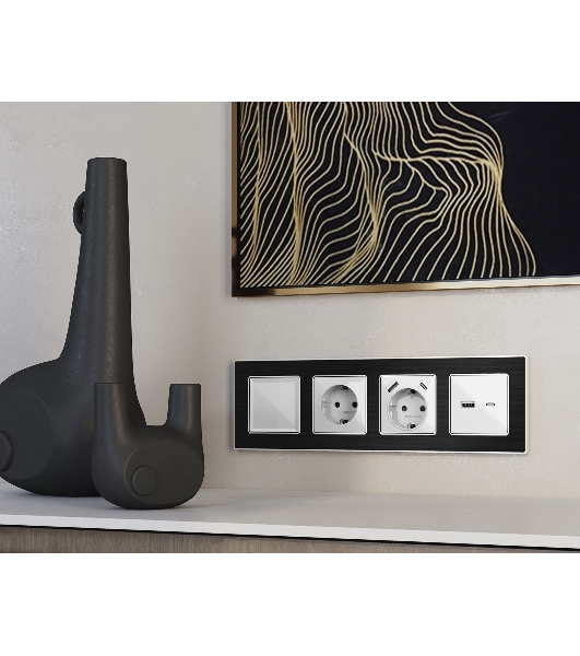 Комплект механизма розетки ALFA Серебро глянец 2USB A+C 20W (быстрая зарядка) QUANT (AP4110, VM177) MA411010
