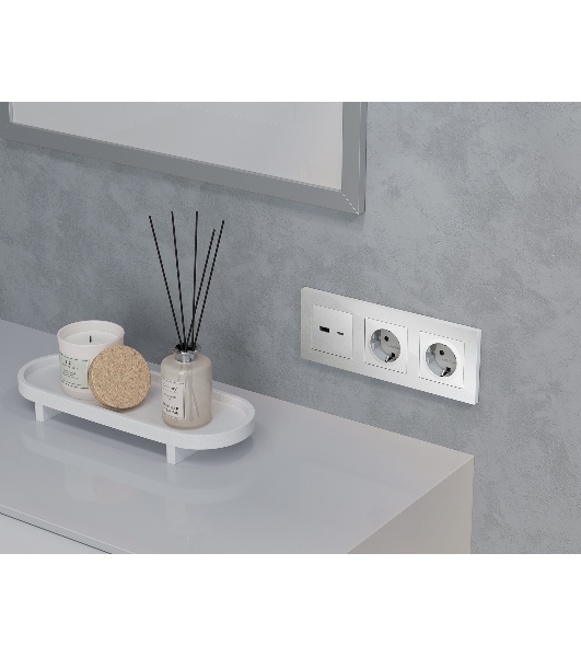 Комплект механизма розетки ALFA Серебро глянец 2USB A+C 20W (быстрая зарядка) QUANT (AP4110, VM177) MA411010