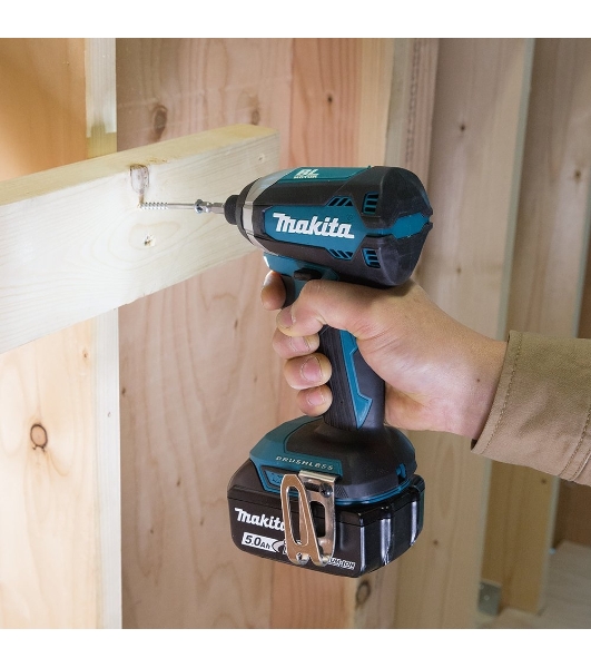 Гайковерт аккумуляторный Makita DTD153Zб\щет 18в li-ion 0-3400об\м 6-ти гр1\4'' 1.3кг б\ак з\у