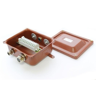 Коробка КЗНС-08 УХЛ1.5 IP65 с латунными сальниками ЗЭТА zeta30314