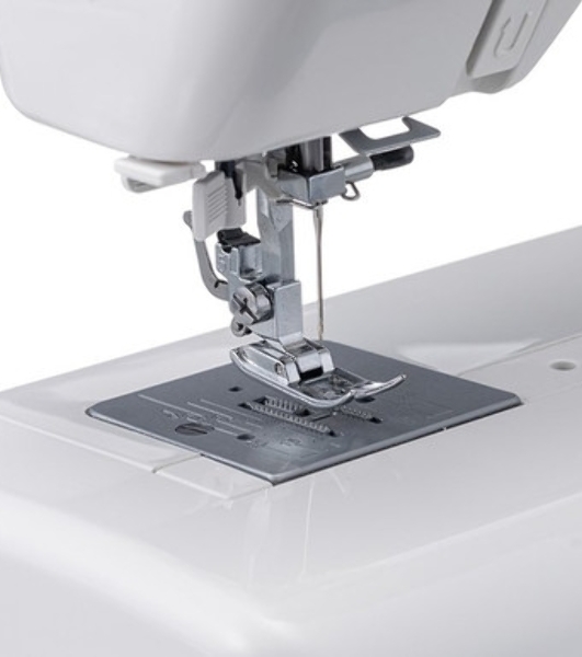 Швейная машина Janome EQ25
